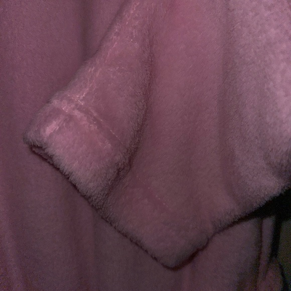 NWT Laura, Ashley, pink robe size medium very soft and fluffy - Picture 6 of 11